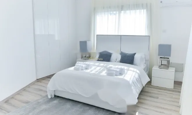 Недвижимость 5 Bedroom Villa in Agios Tychonas, Limassol: 4