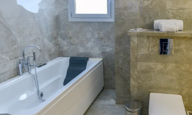 Недвижимость 5 Bedroom Villa in Agios Tychonas, Limassol: 6