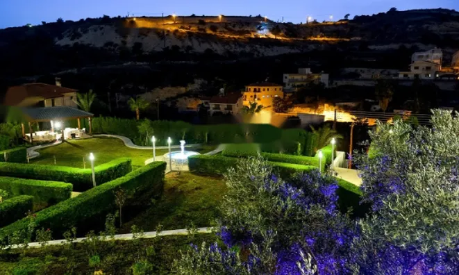 Недвижимость 5 Bedroom Villa in Agios Tychonas, Limassol: 9