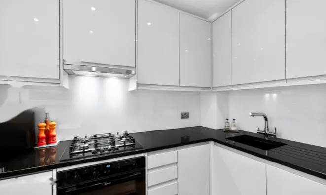 Недвижимость Charing Cross Road: 8