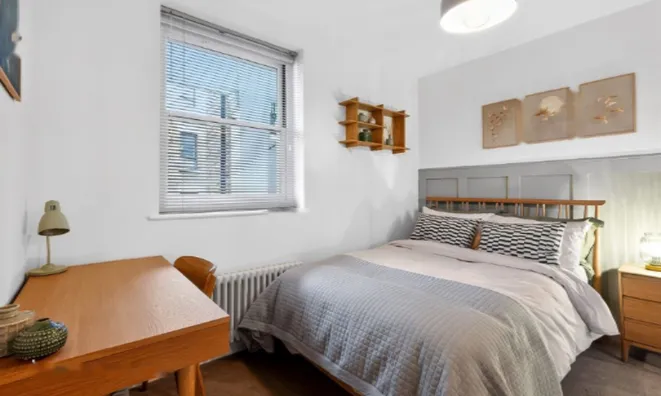 Недвижимость Charing Cross Road: 12