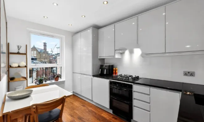 Недвижимость Charing Cross Road: 13