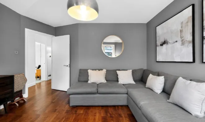 Недвижимость Charing Cross Road: 19