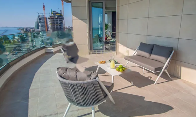 Недвижимость 2 Bedroom Sea Front Apartment For Sale in Limassol, Agios Tychon: 5
