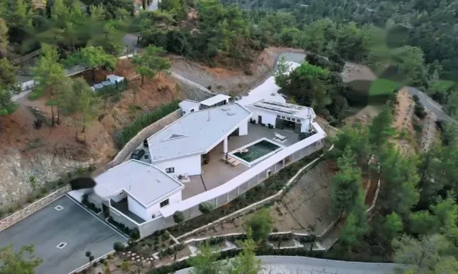 Недвижимость 6 Bedroom Villa for Sale in Louvaras, Limassol: 1