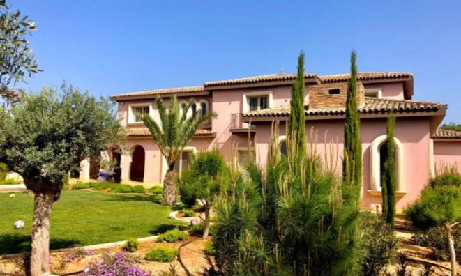 Недвижимость 4 Bedroom Tuscan Villa Style For Sale in Kato Polemidia: 1