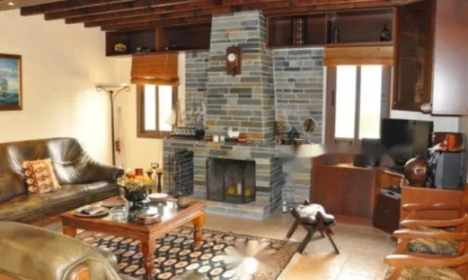 Недвижимость 4 Bedroom Villa with a huge plot for Sale in Pissouri ,Limassol: 2