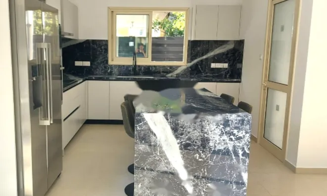 Недвижимость 5 Bedroom House For Sale In Limassol, Agios Tychonas: 4