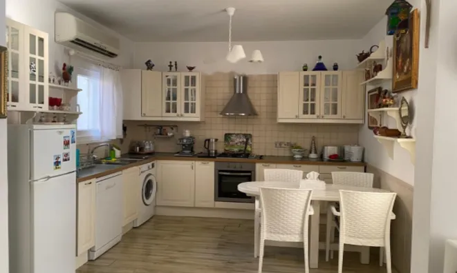 Недвижимость 2-Bedroom House for Sale in Limassol, Agios Tychon Tourist Area: 2