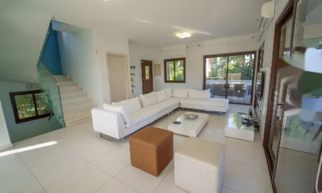 Недвижимость Outstanding 4 Bedroom Villa with a Huge Landscaped Garden in Famagusta, Protaras area: 4