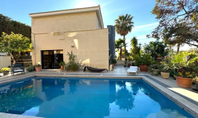 Недвижимость 4 Bedroom Villa for Sale in Agios Tychonas , Limassol: 4