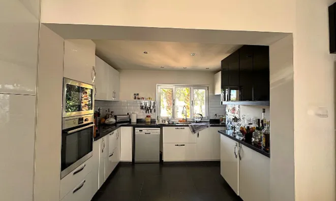 Недвижимость 4 Bedroom Villa for Sale in Agios Tychonas , Limassol: 11