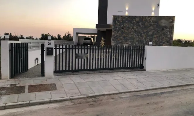 Недвижимость 4 Bedrooms Villa For sale in Erimi, Limassol: 4