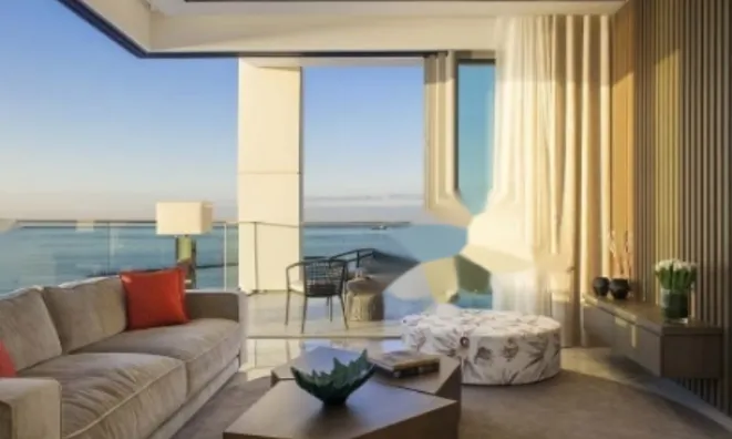 Недвижимость 3 Bedroom Seafront Apartment For Sale in Limassol, Neapolis: 2