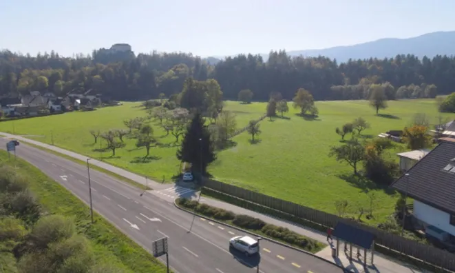 Недвижимость Участок, застройка Блед: 10