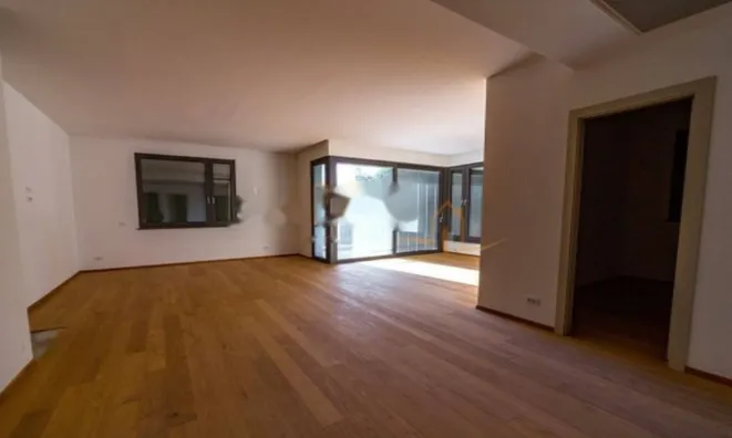 Недвижимость Четырехкомнатная квартира в Побрии: 4