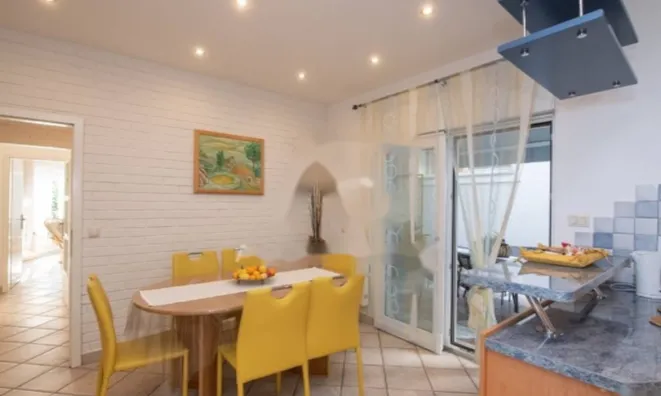 Недвижимость Четырехкомнатная квартира Центр: 8