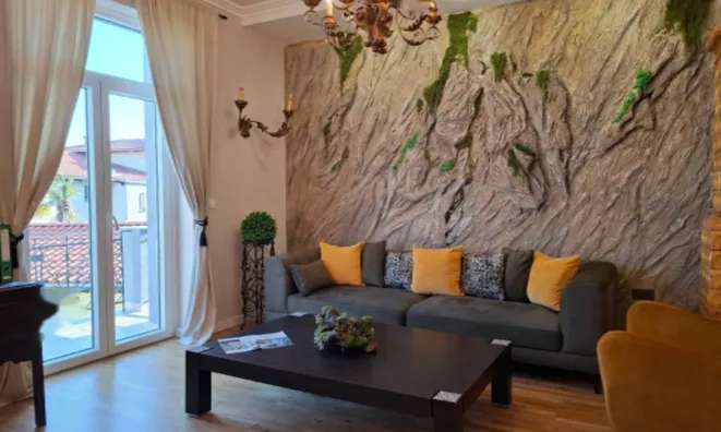 Недвижимость Трёхкомнатная квартира в центре: 2