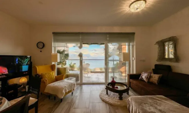 Недвижимость Трехкомнатная квартира в центре: 6