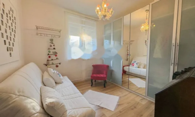 Недвижимость Трехкомнатная квартира в центре: 11