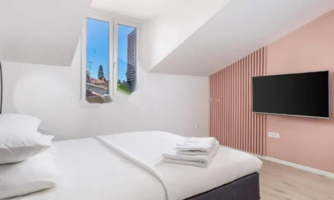 Недвижимость Трехкомнатная квартира, Центр: 3