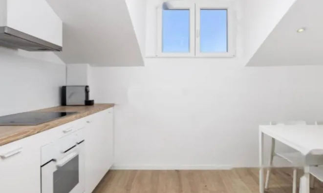 Недвижимость Трехкомнатная квартира, Центр: 4