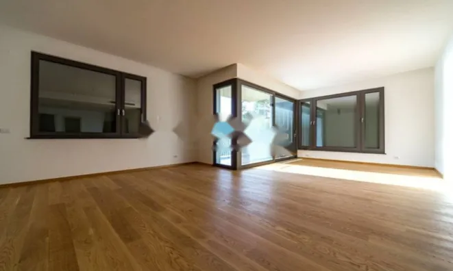 Недвижимость Четырехкомнатная квартира: 2