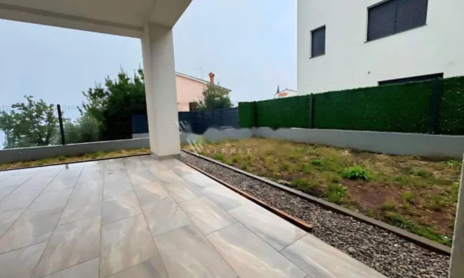 Недвижимость Трёхкомнатная квартира Побри: 16