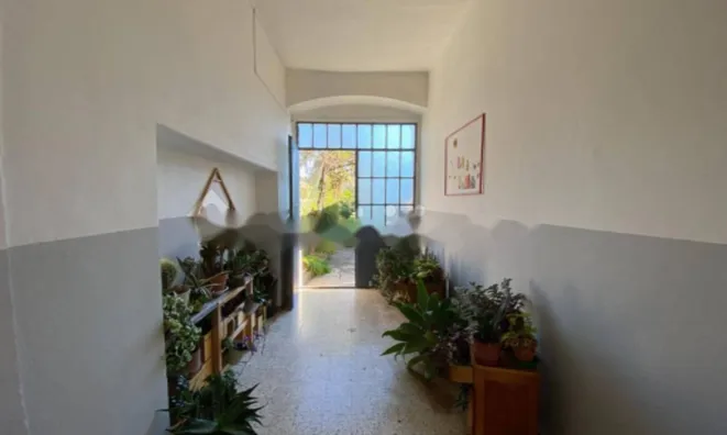 Недвижимость Двухкомнатная квартира в центре: 3