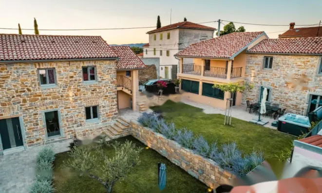 Недвижимость Дом, Плавье: 1