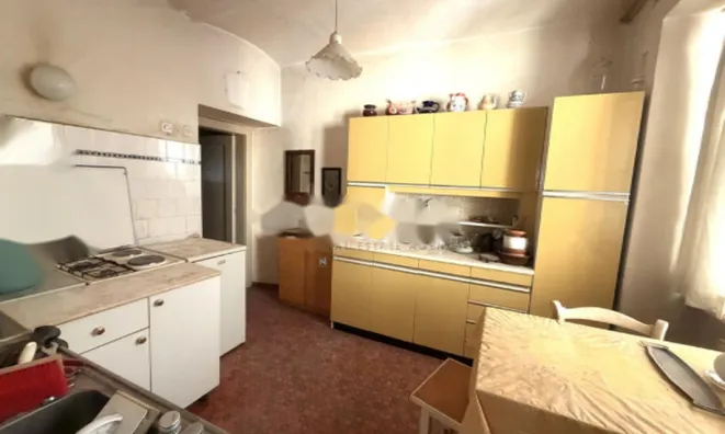 Недвижимость Трехкомнатная квартира Центр: 9