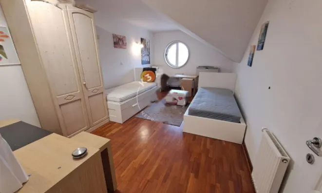 Недвижимость Трехкомнатная квартира в Кошезе: 10