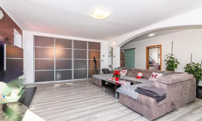 Недвижимость Квартира, 5 и более комнат: 10