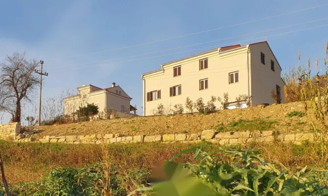 Недвижимость Четырехкомнатная квартира в Новых Сечовлях: 1