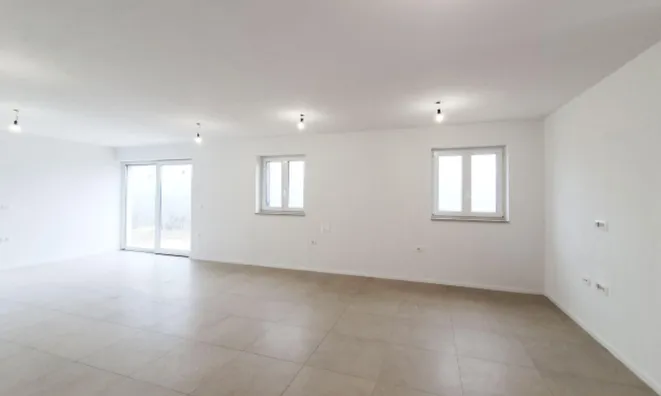 Недвижимость Четырехкомнатная квартира в Новых Сечовлях: 13