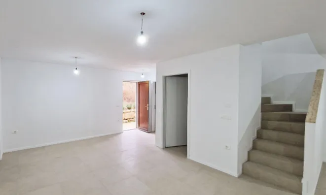 Недвижимость Четырехкомнатная квартира в Новых Сечовлях: 17