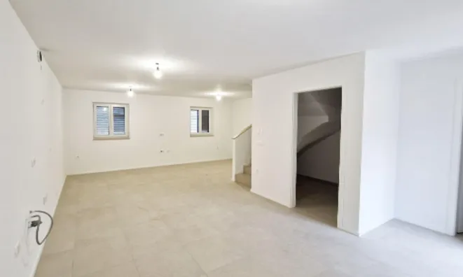 Недвижимость Четырехкомнатная квартира в Новых Сечовлях: 20