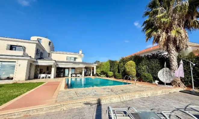 Недвижимость 6 Bedroom Villa with Panoramic Views in Konia, Paphos: 1