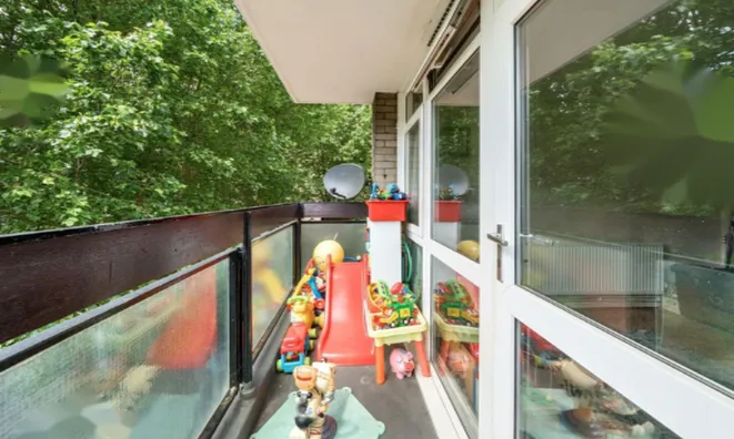 Недвижимость Dickens Estate: 9