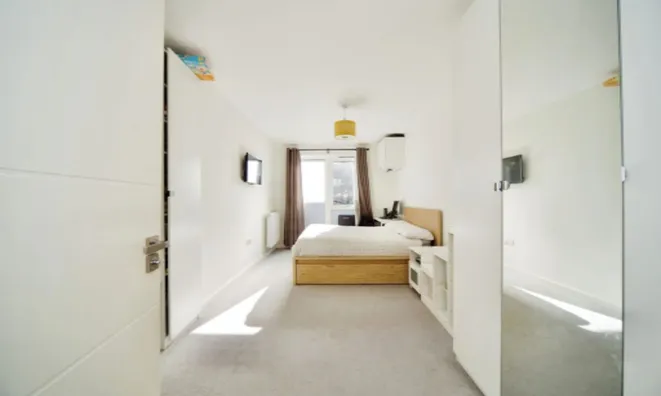 Недвижимость Woodley Crescent: 1