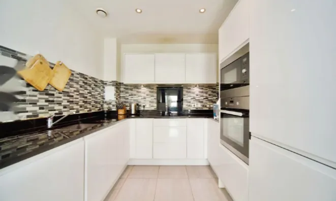 Недвижимость Woodley Crescent: 2