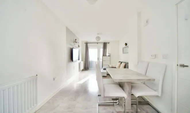 Недвижимость Woodley Crescent: 4