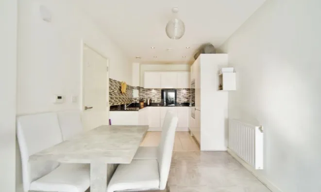 Недвижимость Woodley Crescent: 5