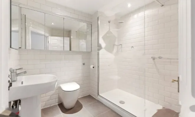 Недвижимость Clandon Gardens, Finchley: 1