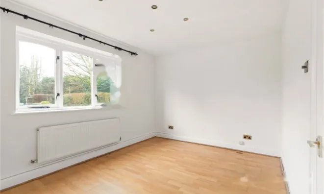 Недвижимость Clandon Gardens, Finchley: 2