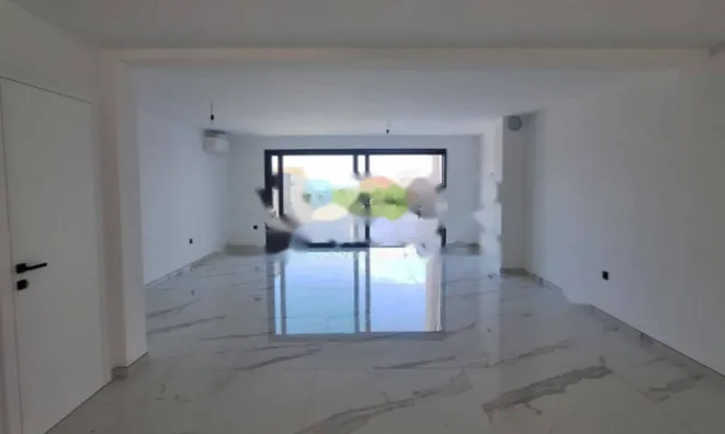 Недвижимость Четырехкомнатная квартира Побри: 3