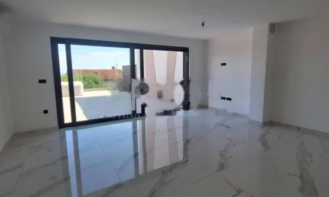 Недвижимость Четырехкомнатная квартира Побри: 4