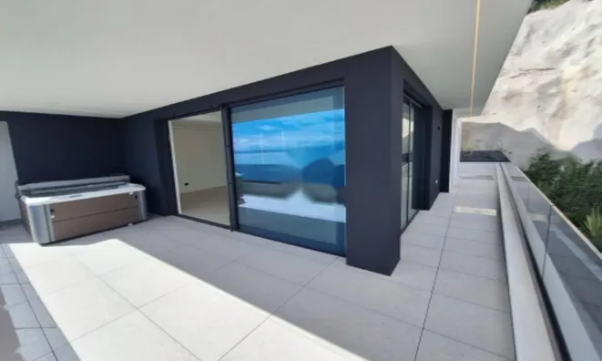 Недвижимость Четырехкомнатная квартира в центре: 4