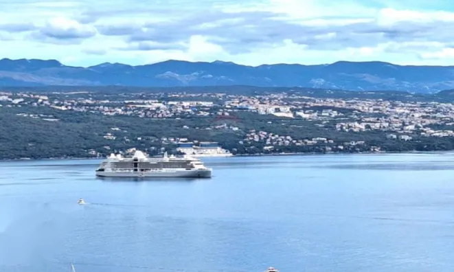 Недвижимость Четырехкомнатная квартира в центре: 5