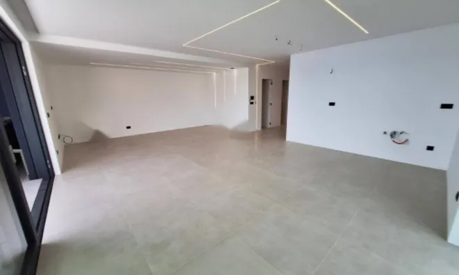 Недвижимость Четырехкомнатная квартира в центре: 15